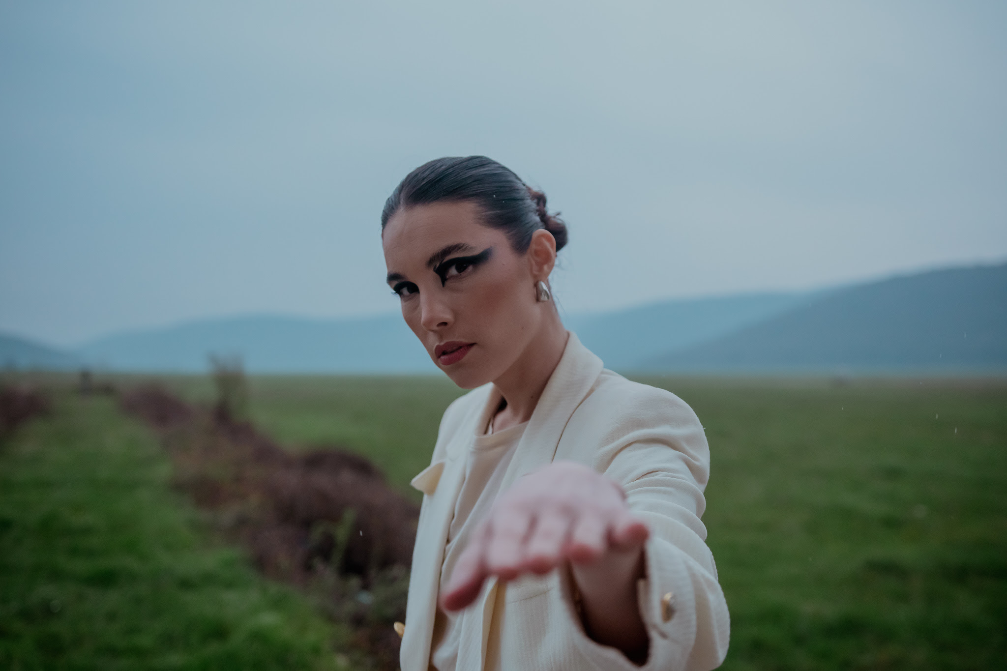 VRLO ŽIVA I NAPUCANA PJESMA! Barbara Munjas predstavlja svoj novi singl 'Narativ'